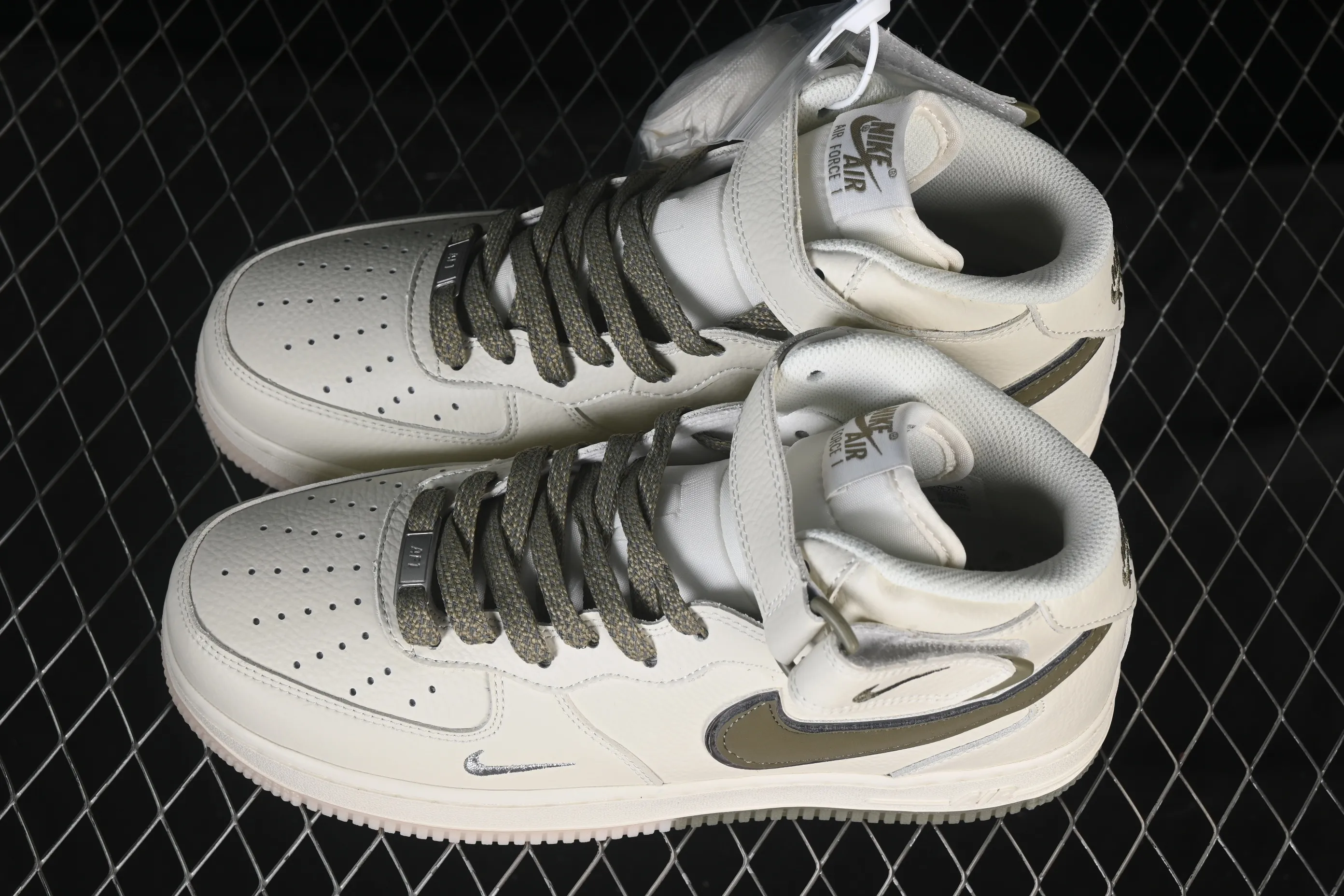 All categories Nk Air Force 1 Air Force series Nk Air Force 1 Mid Air Force mid-top Nike Air Force 1'07 Mid rice army green two-color bottom Starry sky Air Force 1 mid-top casual sneakers XL0236-231